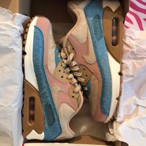 Women’s size 5.5 Nike air max 90